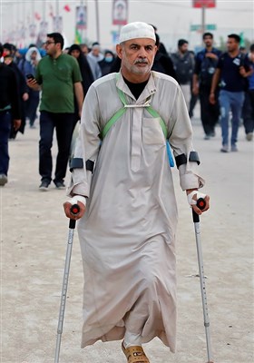 پیاده روی زائران اربعین حسینی از نجف تا کربلا
