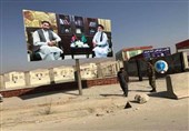 استخدام محافظان مسلح برای حفاظت از بیلبوردهای حکمتیار در کابل