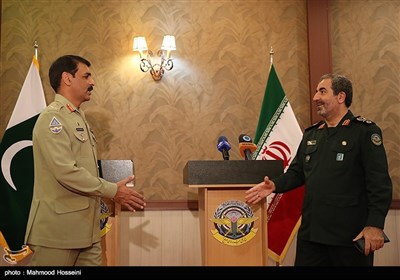 نشست خبری پیرامون سفرفرمانده ارتش پاکستان به ایران