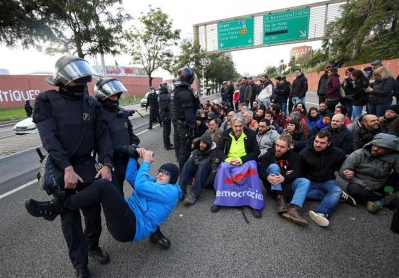 Catalan Secessionists Block Highways, Train Tracks in Strike