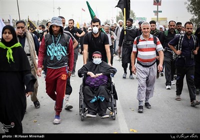 پیاده روی زائران اربعین حسینی از نجف به کربلا
