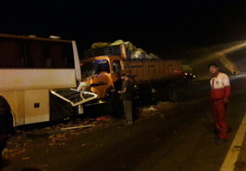 تصادف زنجیره ای 5 خودرو در استان لرستان+ تصاویر