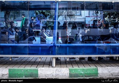 بالصور... مسیرة عزاء طلابیة من جامعة طهران الى حسینیة الامام الخمینی (رض)