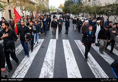 بالصور... مسیرة عزاء طلابیة من جامعة طهران الى حسینیة الامام الخمینی (رض)