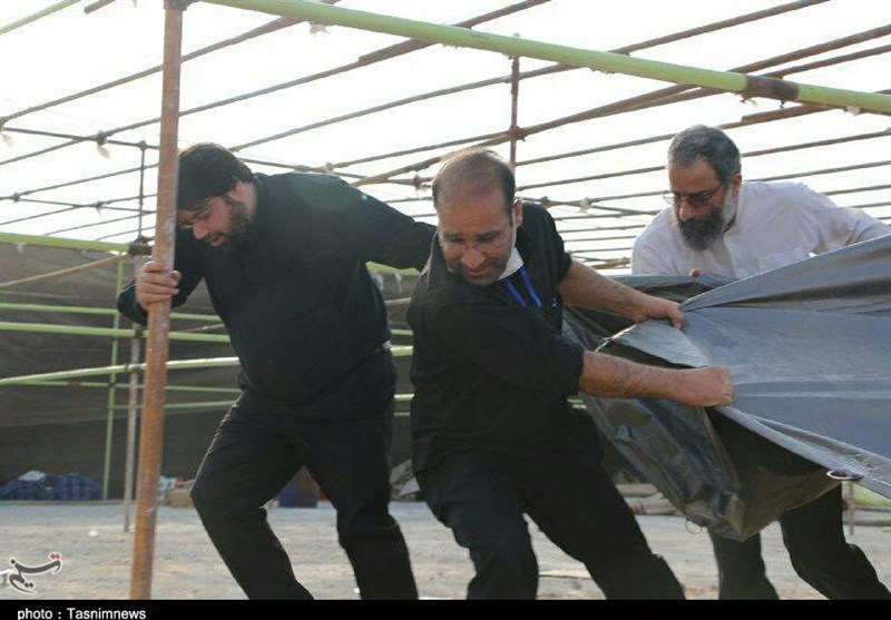 استقبال پرسنل اداره اوقاف خوزستان از زائران حسینی در موکب اباعبدالله حسین(ع) به روایت تصویر