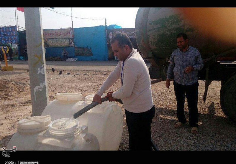 استقبال پرسنل اداره اوقاف خوزستان از زائران حسینی در موکب اباعبدالله حسین(ع) به روایت تصویر