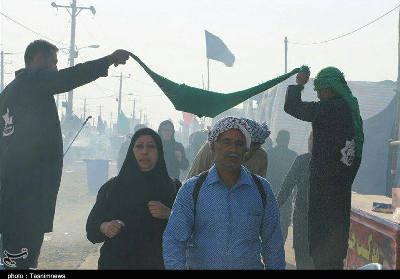 استقبال پرسنل اداره اوقاف خوزستان از زائران حسینی در موکب اباعبدالله حسین(ع) به روایت تصویر