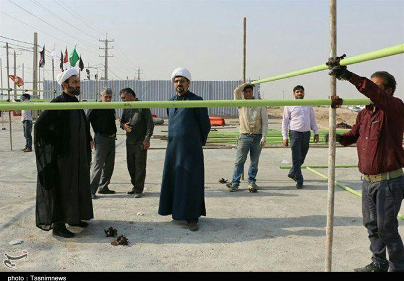 استقبال پرسنل اداره اوقاف خوزستان از زائران حسینی در موکب اباعبدالله حسین(ع) به روایت تصویر