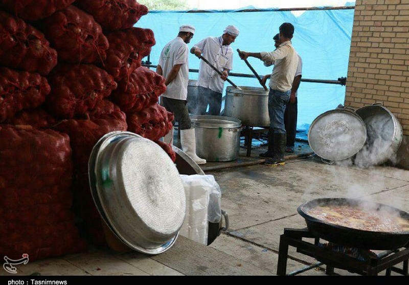 استقبال پرسنل اداره اوقاف خوزستان از زائران حسینی در موکب اباعبدالله حسین(ع) به روایت تصویر