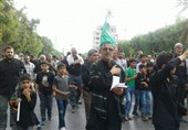 بوشهری‌های جامانده از مراسم اربعین در کربلا پیاده‌‌روی کردند