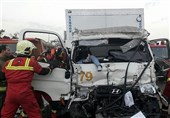 متلاشی شدن کامیونت پس از تصادف با کامیون + تصاویر