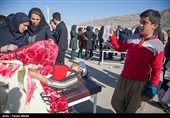 امداد رسانی به مصدومان زلزله در سرپل‌ذهاب