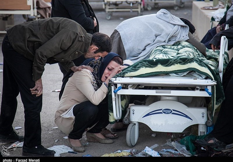 Iranian Army, IRGC Working Together to Rescue Quake-Hit People