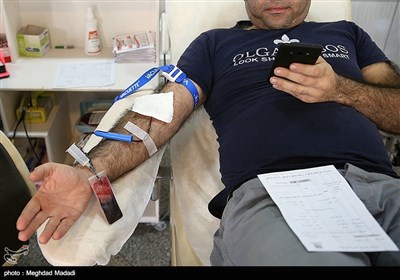 اهدای خون مردم تهران به مصدومان زلزله کرمانشاه