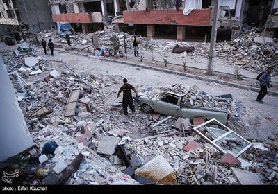 Traumatized People Look for Aid in Quake-Hit Areas in Western Iran
