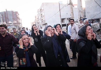 بالصور.. عوائل ضحایا الزلزال فی کرمانشاه