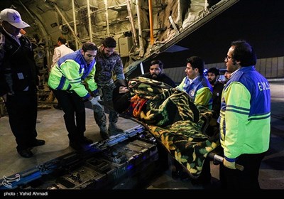 پنجمین گروه از مصدومان زلزله کرمانشاه وارد فرودگاه مهرآباد شد