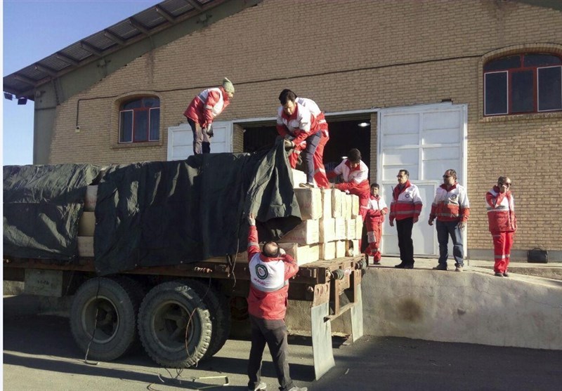 17 تریلر اقلام مورد نیاز زلزله‌زدگان به ثلاث‌باباجانی ارسال شد