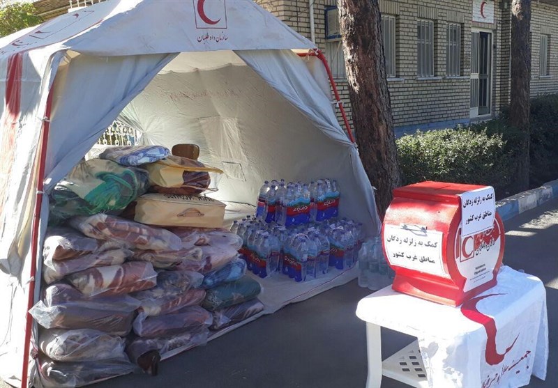 13 پایگاه برای جمع‌آوری کمک‌های مردمی به زلزله‌زدگان در اردستان ایجاد شد