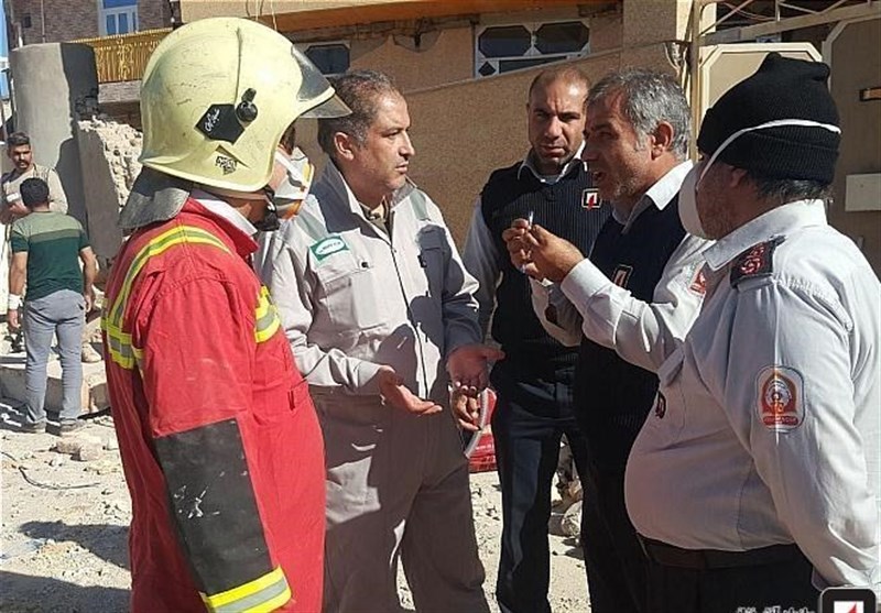 امدادرسانی آتش‌نشانان تهرانی در مناطق زلزله‌زده + تصاویر