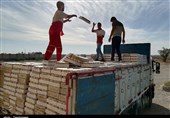 اهدای کمک‌های غیرنقدی خوزستان به مناطق زلزله‌زده کرمانشاه به روایت تصویر