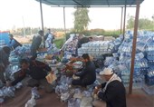 زلزله کرمانشاه| توزیع اقلام مورد نیاز مردم توسط قرارگاه خاتم‌الانبیا سپاه + تصاویر