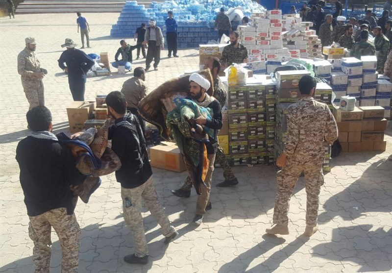 زلزله کرمانشاه| توزیع 152 هزار بطری آب، کنسرو و پتو توسط بسیج بین زلزله‌زدگان