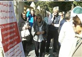 گردشگران خارجی در اصفهان به کمک زلزله‌زدگان شتافتند