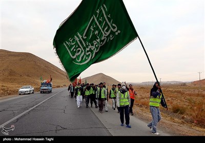 پیاده روی زائران حرم رضوی - مشهد