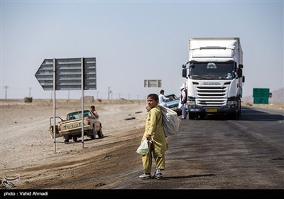 تریلی های ایرانی در صف انتظار برای عبور از گمرک