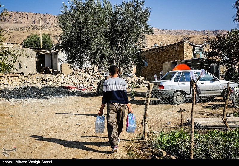 یزد| ویزیت بیش از 670 نفر از محرومان نهبندانی در قالب طرح نذر آب 3 رایگان انجام شد
