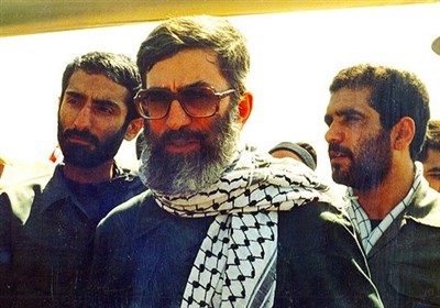  لحظات کمتر دیده شده از حضور امام خامنه‌ای در دفاع مقدس/ دشمن راز پیروزی ما را در خرمشهرها به چشم دید 