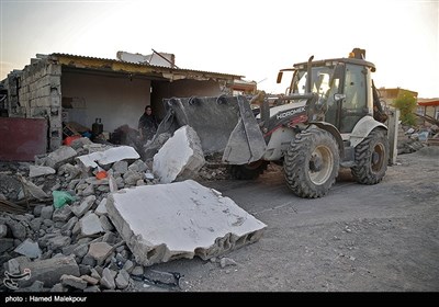 تواصل عملیة الإغاثة لمتضرری الزلزال فی قرى کرمانشاه