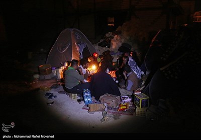 Left Homeless by Quake, People Look For Warm Shelter in West Iran