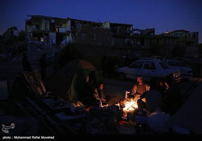 Left Homeless by Quake, People Look For Warm Shelter in West Iran