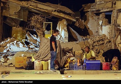 Left Homeless by Quake, People Look For Warm Shelter in West Iran