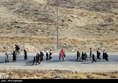 پیاده روی زائران حرم رضوی - مشهد