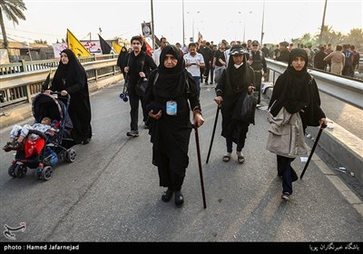 پیاده روی زائران کربلا در مراسم اربعین حسینی
