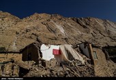 بازدید وزیر ورزش و جوانان از مناطق زلزه‌زده ثلاث و ازگله
