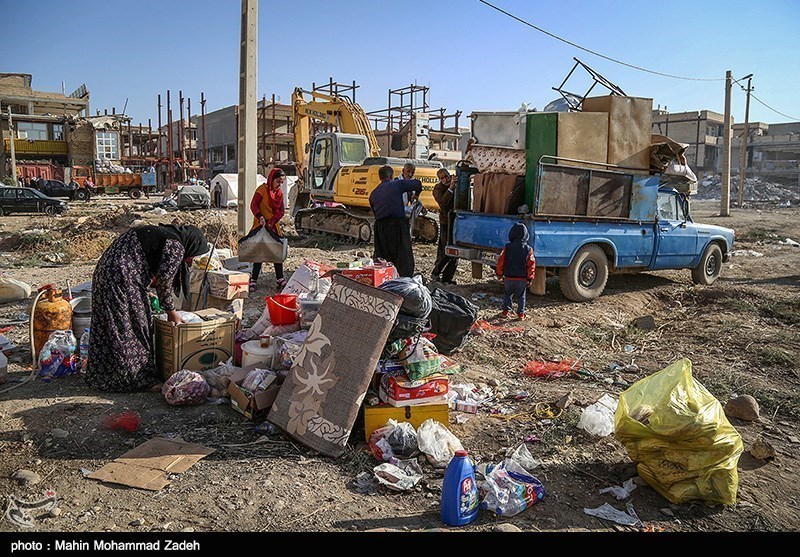 مناطق زلزله‌زده کرمانشاه با کمبود حمام و سرویس بهداشتی مواجه اند