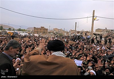 Leader Ayatollah Khamenei Visits Iran's Quake-Hit Areas