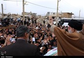 زلزله کرمانشاه| حضور رهبر انقلاب در بین مردم زلزله‌زده کرمانشاه + عکس
