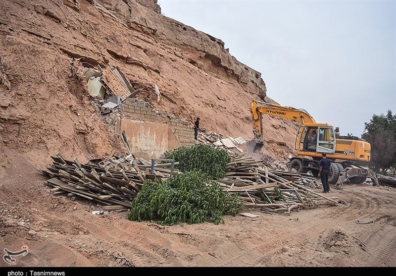 تخلیه و تخریب 40 منزل مسکونی ناامن در اهواز