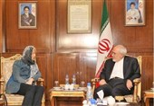 Iran&apos;s Zarif, EU&apos;s Schmid Stress Continuation of Talks to Meet Challenges in Region