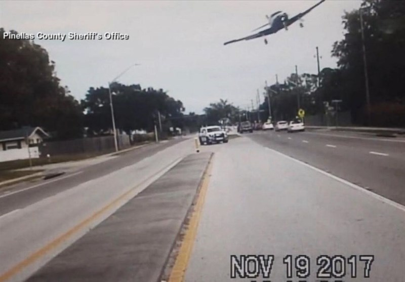 فرود عجیب و غریب هواپیما روی جاده‌ای در فلوریدا + فیلم