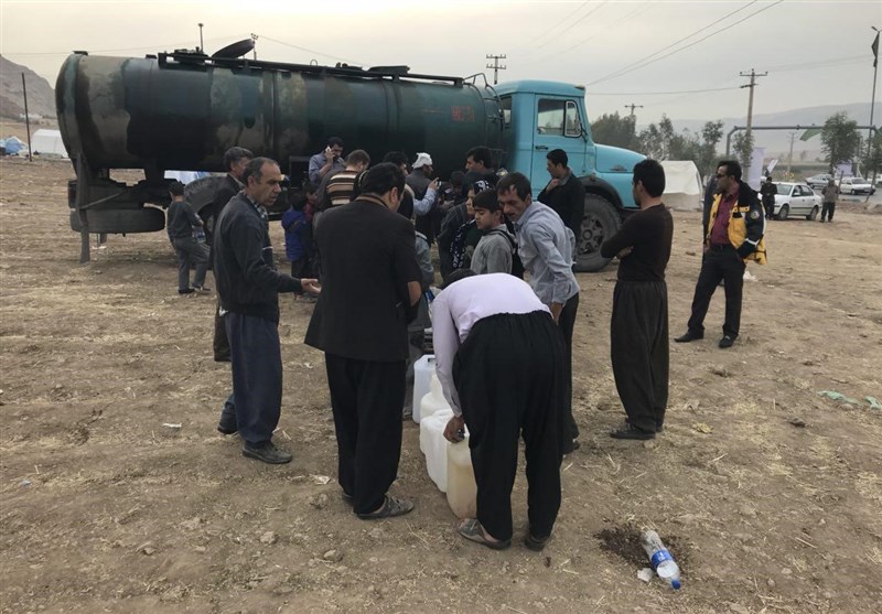 محموله نفت سفید از منطقه لرستان به مناطق زلزله‌زده کرمانشاه ارسال شد