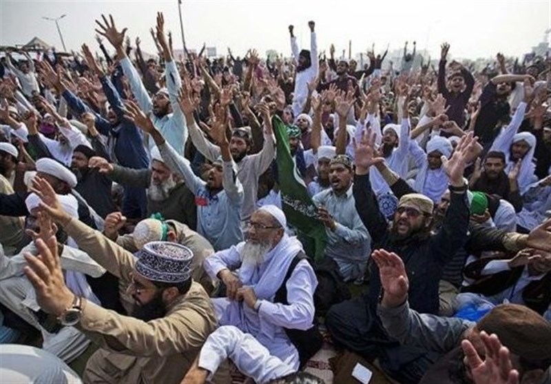 فیض آباد دھرنا؛ آپریشن کیخلاف پنجاب کے چھوٹے بڑے شہروں میں احتجاج کا آغاز ہوگیا