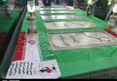 غبارروبی و عطرافشانی مزار شهدا در شهرستان‌های استان تهران + تصاویر