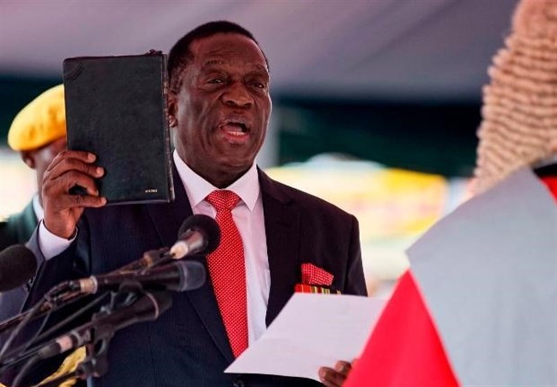 Zimbabwe&apos;s Emmerson Mnangagwa Sworn In as President