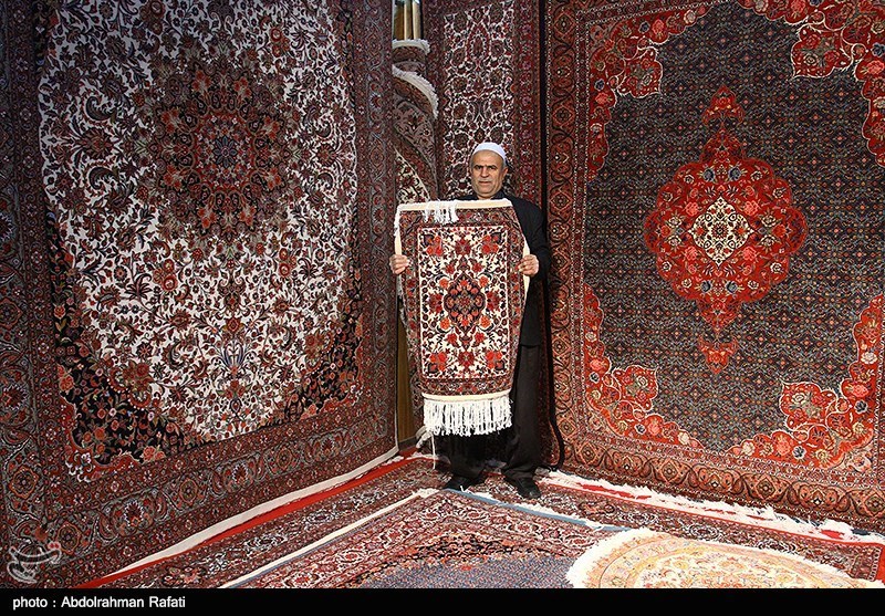 فرش دستباف ایرانی از رونق افتاده است